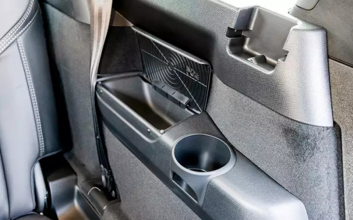 Словно в дорогой яхте! Как едет и сколько стоит премиум не из Китая?