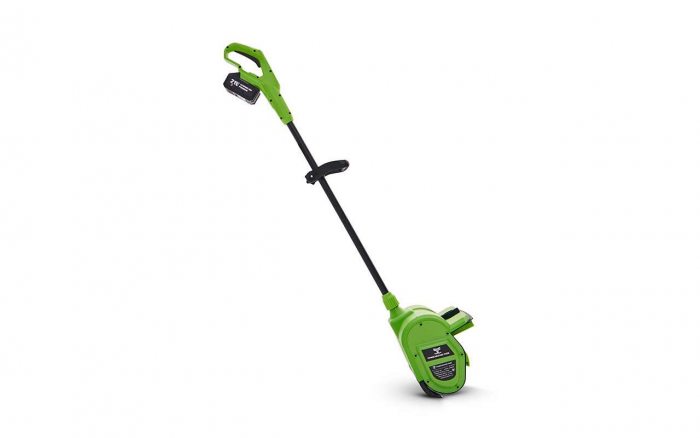 Этот мощный снегоуборщик поможет быстро и легко почистить снег