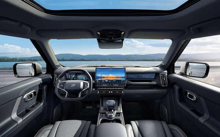 Полный привод, автомат, блокировки – на этом красавце нестрашно съехать с дороги