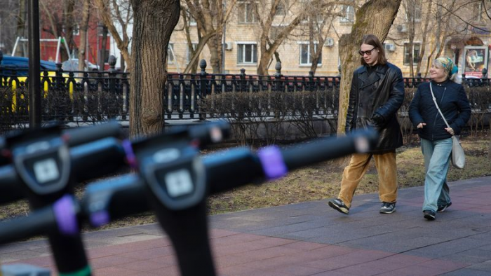 Автоэксперт Кадаков: развитие электросамокатов невозможно без ущерба для пешеходов