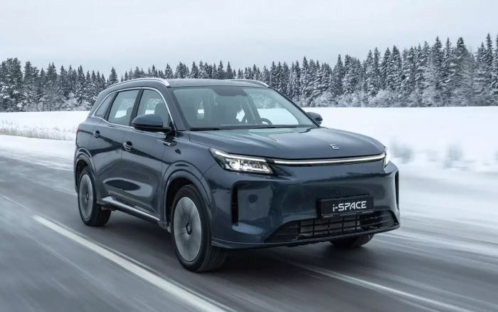 Богато оснащенный отечественный кроссовер получил полноприводную версию