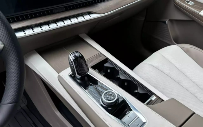 Кроссовер Москвич М90 — первые реальные изображения салона