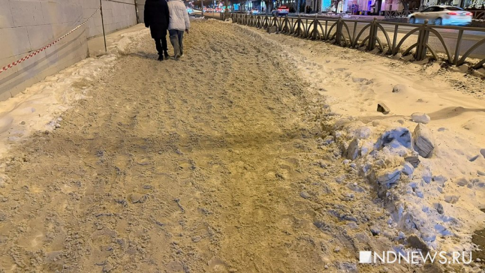 Колея и автомобилисты-эгоисты: снегопад в Екатеринбурге нарушил работу служб