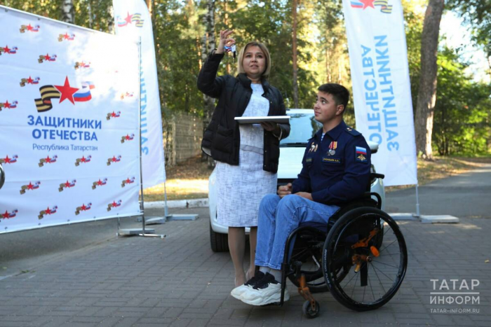 «Машина слушается»: В Казани вручили первый автомобиль на ручном управлении ветерану СВО