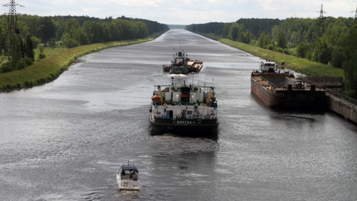 Реки по колено: в РФ планируют увеличить объемы водных перевозок