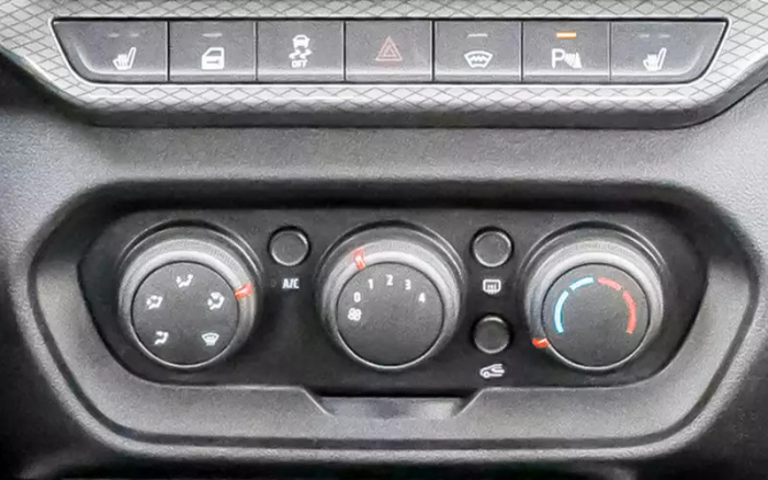 Лада Искра против конкурентов — большой тест недорогих седанов