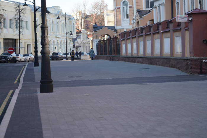 Шлагбаумы начали устанавливать на будущей пешеходной улице Малой Покровской