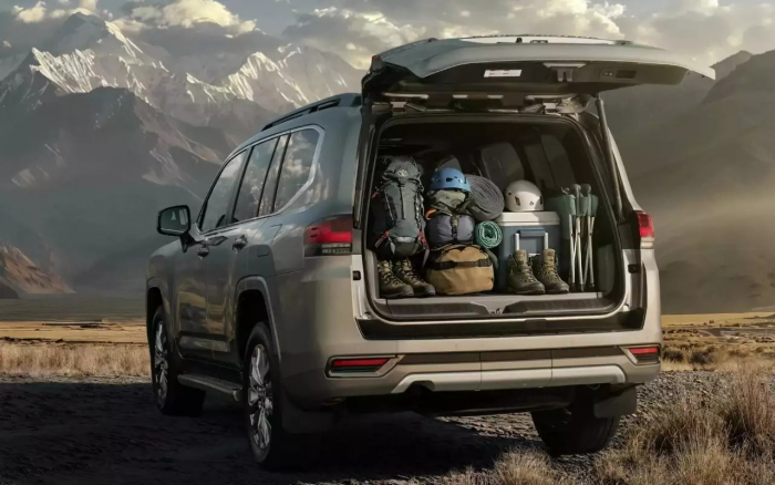 Стартовали продажи самой мощной версии Toyota Land Cruiser 300: подробности