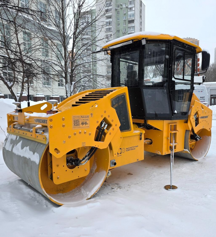 «Высокоточные комплексы» впервые показали в столице автоматизированные катки и электропогрузчик