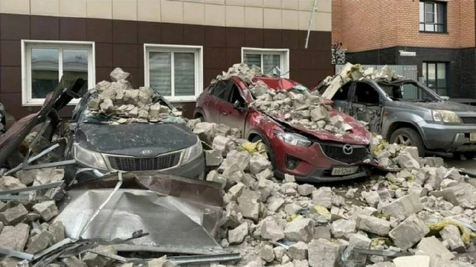 Владельцы пострадавших из-за урагана авто в Барнауле через суд добились компенсации ущерба