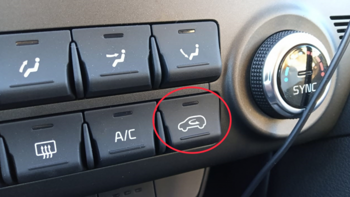 Скрытые функции кнопки рециркуляции воздуха, о которых не знают многие водители