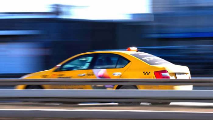 Льготы по квотам: самозанятым таксистам могут разрешить импортные машины