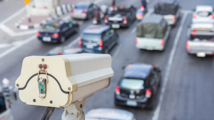 Камеры в Москве начали выявлять автомобили, блокирующие выезд