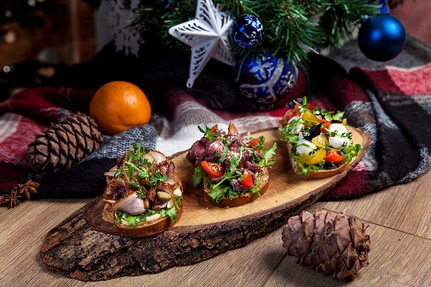 Брускетты на Новый год: 9 лучших рецептов праздничной закуски