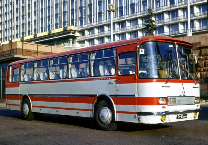 Почему в Советском Союзе автобусы красили в желтый цвет