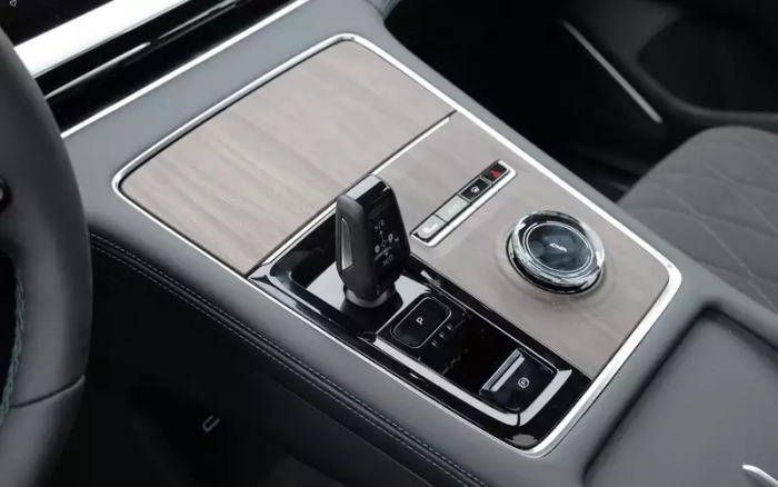 Как Geely Monjaro следит за нарушениями и другие особенности кроссовера