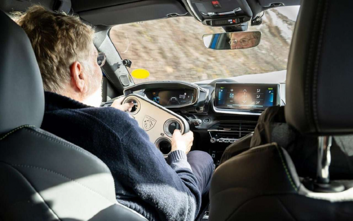 Покатались на машине с таким рулем — как ощущения?