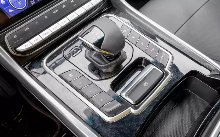 205 сил, гидроавтомат, полный привод — в РФ привезли «почти Silverado»