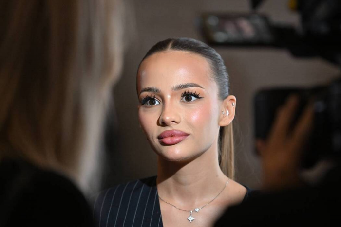 «Я предпочитаю сидеть на пассажирском сиденье»: Валя Карнавал накопила сотни штрафов на свои элитные автомобили