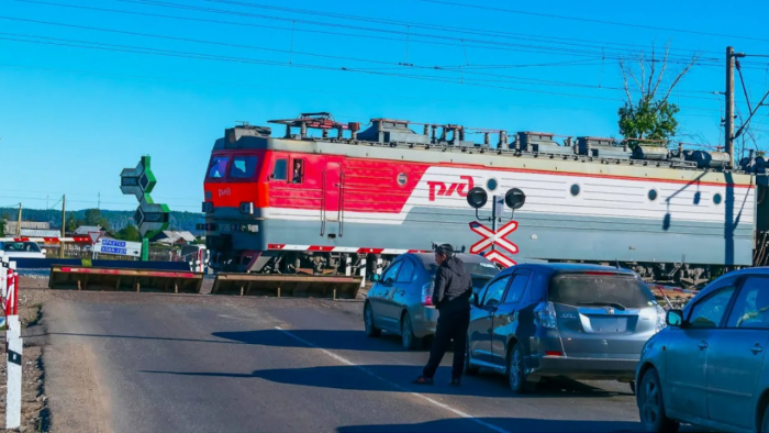 Почему в России водителям на железнодорожных переездах приходится ждать дольше, чем в Европе