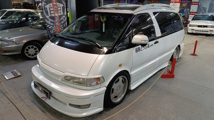 Музей японских автомобилей Bucket Empire. Площадка в ТРЦ «Облака»