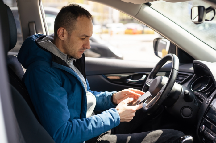 Новые дорожные знаки, утильсбор и отмена автопродления водительских прав. Какие изменения ждут автомобилистов в 2026 году