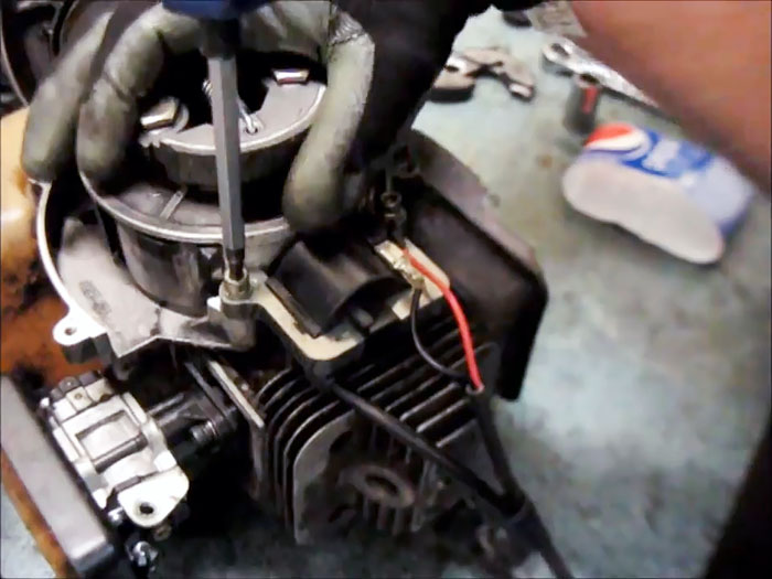 Если бензокоса не заводится, то стоит поискать проблему в простых вещах