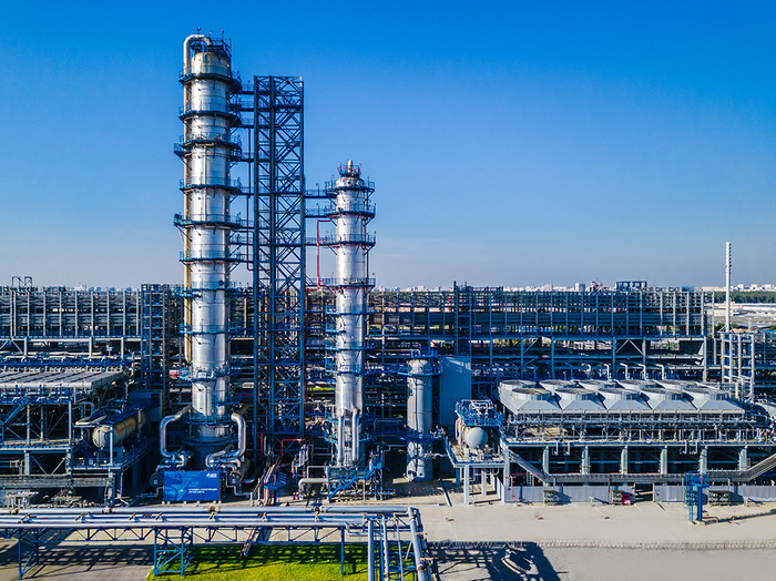 Зачем нефть кипятят в колонне с «тарелками» и что из этого получается