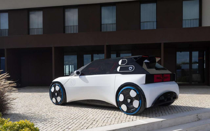 Покатались на машине с таким рулем — как ощущения?