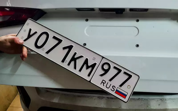 Как закрепить номерной знак на китайском автомобиле и не получить штраф?