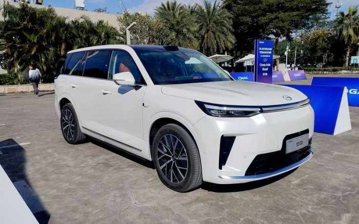 Популярный бренд привезет в Россию два добротных кроссовера и гиперкар