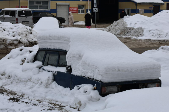 Снежное забвение. Фото барнаульских автомобилей, ставших частью зимнего пейзажа