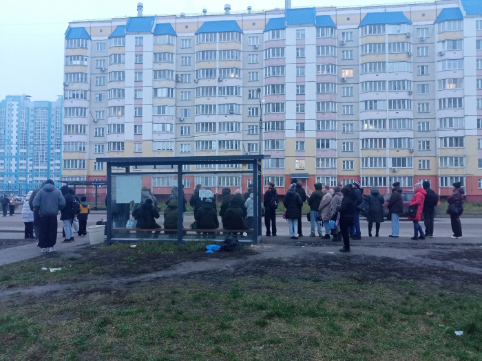 «У нас вообще есть транспорт?»: орловцы застряли на остановках