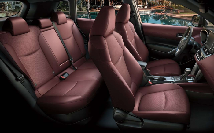 Новый кроссовер Toyota привезли в Россию с ценой чуть дороже 2 млн рублей