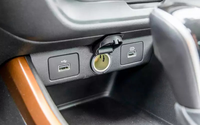 Выбираем недорогой универсальный автомобиль: сравнили две Лады и Солярис