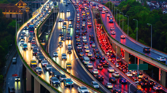 Необычные способы борьбы с дорожными пробками: от Сингапура до Джакарты