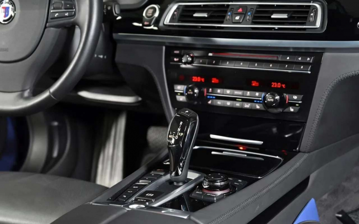 Редчайший седан продают в России: вдвое дороже новой «семерки» BMW