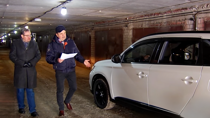 Пенсионер из Казани не может ездить на своем кроссовере из-за машины-двойника