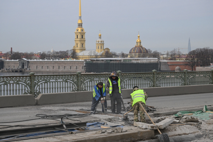 Эксперт: «Завершить ремонт Троицкого моста до начала ПМЭФ – решение верное»