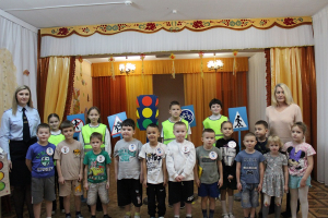 Сотрудники Госавтоинспекции и общественники Самарского региона провели профилактические беседы с юными участниками дорожного движения