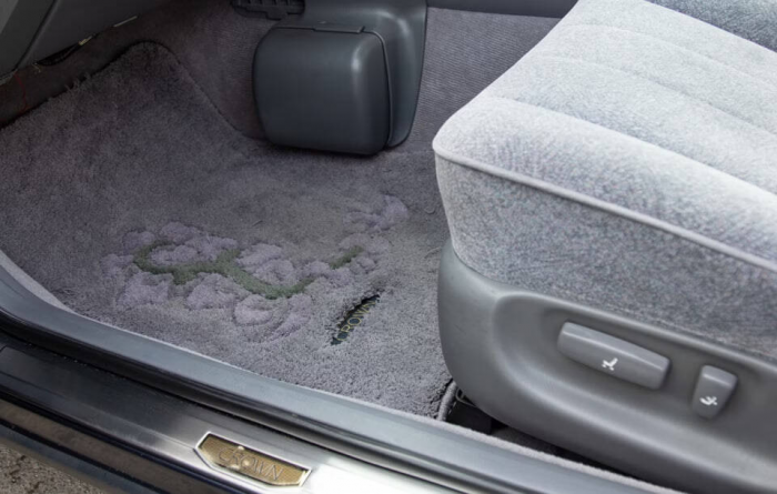 Почему в машинах ковровое покрытие, и можно ли без него обойтись?