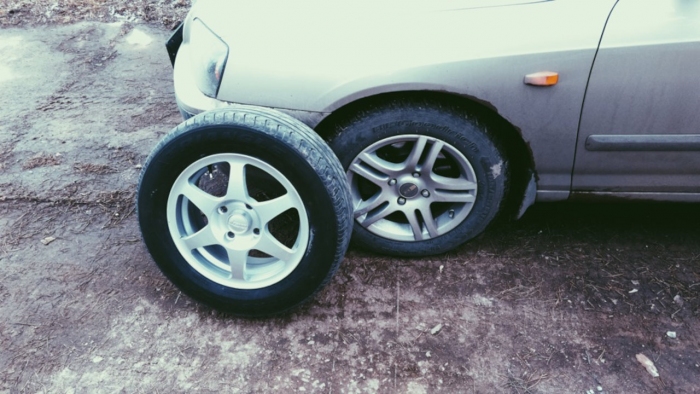 Почему глупо покупать сразу два комплекта шин на литых дисках