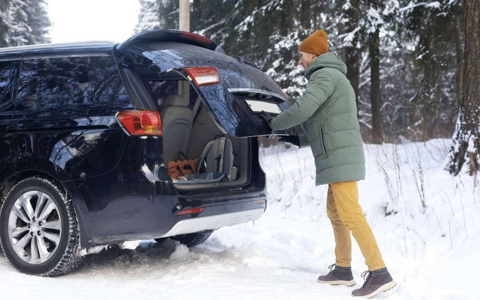 Спасет здоровье, нервы и даже жизнь: что необходимо иметь в багажнике в морозы