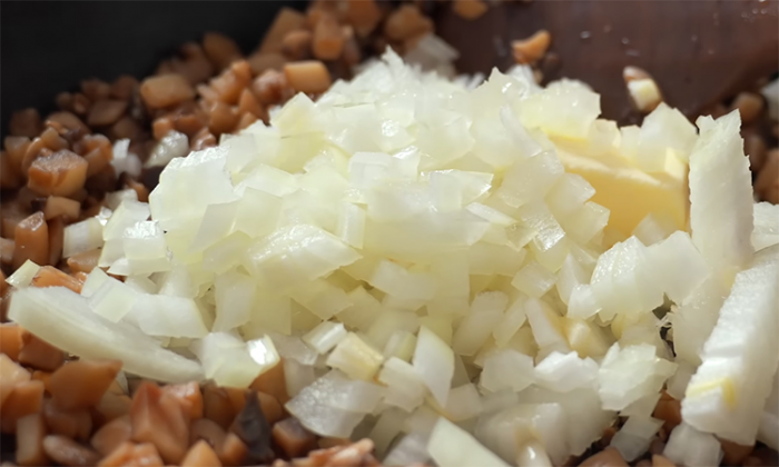 Гениальное мясо на Новый год: рецепт без затрат и почти без хлопот