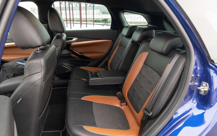 Дистанционный запуск, парктроники и другие особенности обновленной Lada Vesta