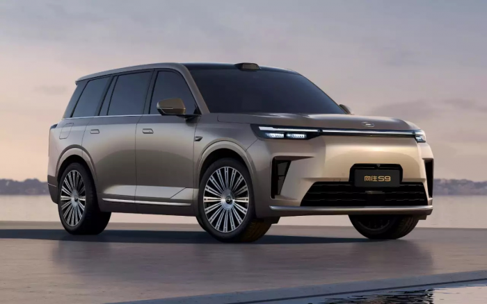 В России начнут официально продавать новый добротный кроссовер известной марки