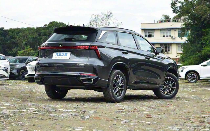 Популярный кроссовер с автоматом получил новую версию чуть дороже миллиона