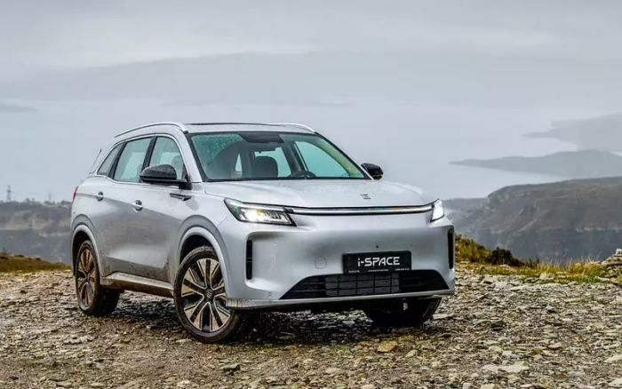 Самый дешевый гибридный кроссовер в РФ: как он едет? Каков расход?