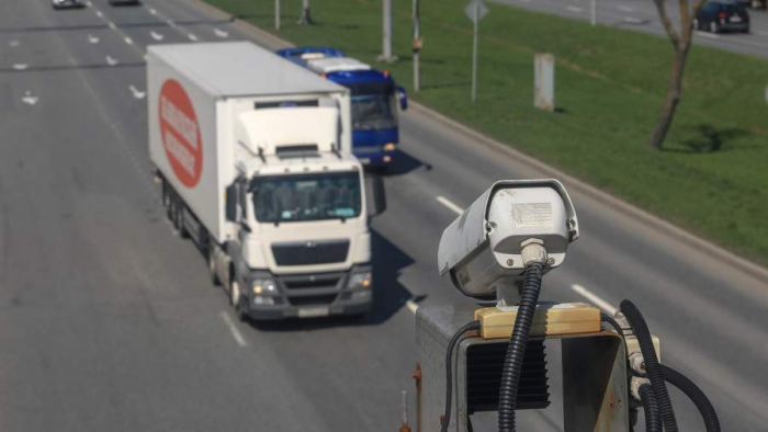 Вот так номер: водители легковушек получают штрафы до 600 тыс. из-за грузовиков