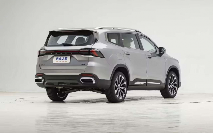 Geely выпустила обновленный кроссовер с 3 вариантами салона и ценой меньше миллиона